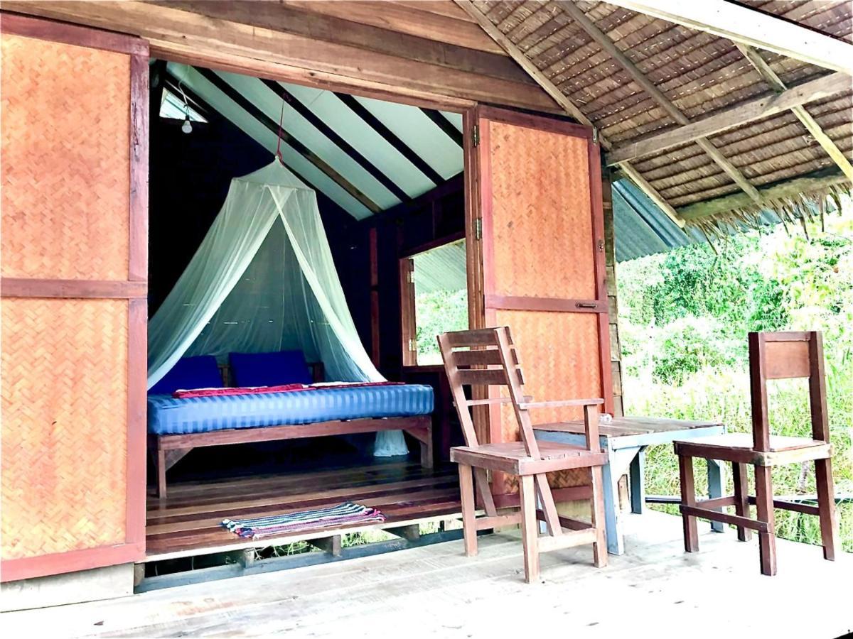 Hotel Frog Garden Hut à Koh Phayam Extérieur photo