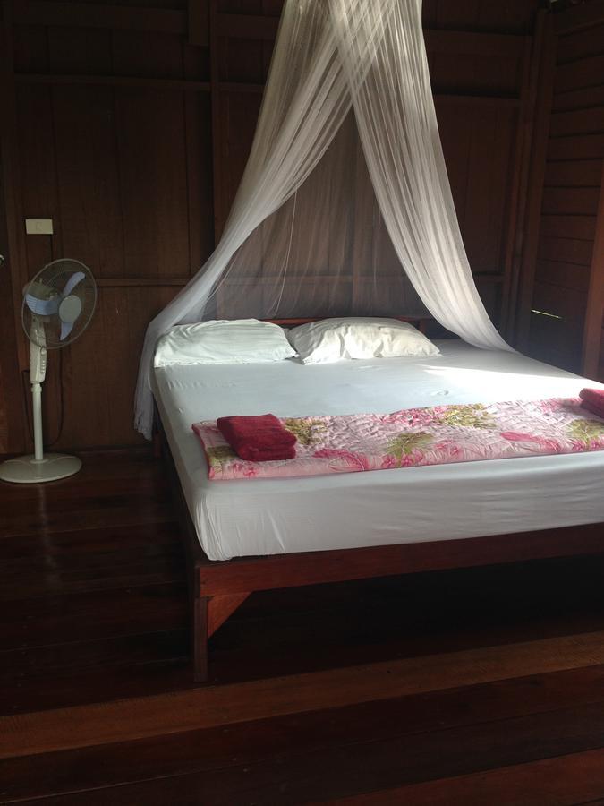 Hotel Frog Garden Hut à Koh Phayam Extérieur photo